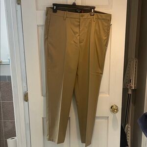 Dockers Men's Khaki Chinos